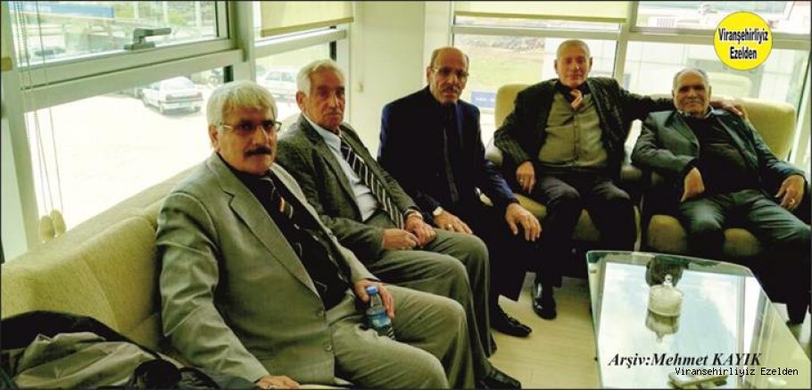 Viranşehir’de Bir Araya Gelmiş, Merhum Hacı Sinan Alay, Merhum Ömer Bayram, Nazım Yavuzkaplan, Mehmet Güllü ve Arkadaşı
