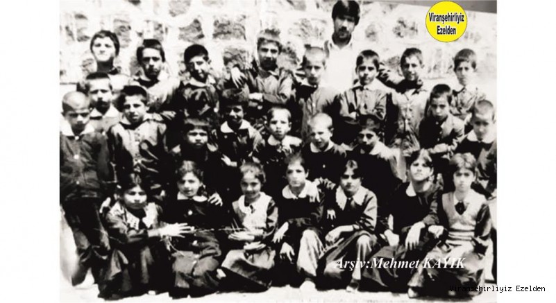 1975-76 Eğitim Öğretim Yılı Viranşehir Dumlupınar İlkokulu 1/C Sınıfı Öğrencilerinden Sinan Haykar ve Arkadaşları