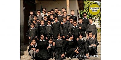 Viranşehir Atatürk İlkokulunda Öğretmen Olarak Görev Yapmış, Emekli Öğretmen Yasin Güldaş ve Eski Öğrencileri