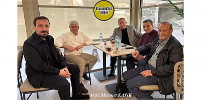 Viranşehir’de Artukbey Mekanından Bir araya gelmiş, Mustafa Kılıç, Emekli Öğretmen M. Fahri Kaya, Nusret Taş Ali Polatkol ve Mazlum Kaya