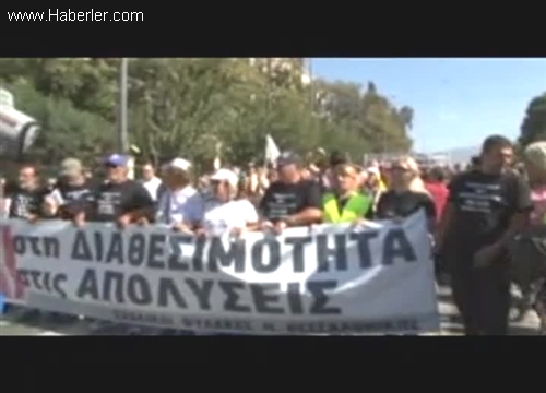 Yunanların Geliri Yüzde 40 Azaldı