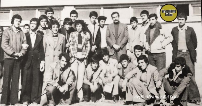  1973 Yılı Viranşehir Lisesi Eski Öğrencilerinden, M. Fahri Kaya, Casım Özçelik, Mustafa Derin, Mehmet Yılmaz, Merhum Abdulkadir Bingöllü, Öğretmen Mehmet Koyuncu
