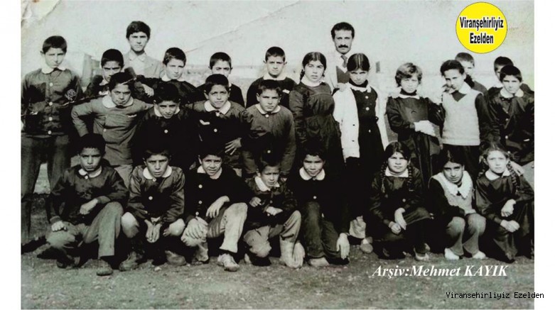  1978 Yılı Viranşehir Dumlupınar İlkokulu Öğretmenlerinden Mehmet Yılmaz ve Öğrencileri