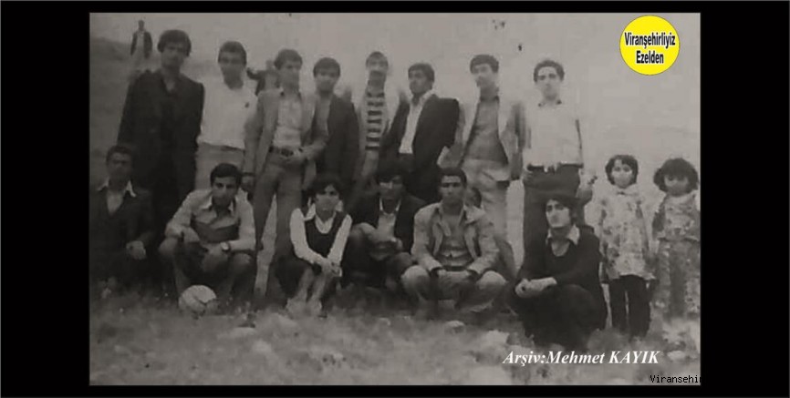 1979-1980 Yılı 6/ Edb. Sınıfı Viranşehir Lisesi Öğrencilerinden Halil Küçük, Abdurrahman Behlül ve Arkadaşları