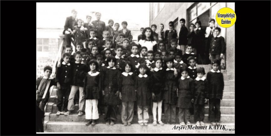 1981 Yılında Viranşehir Sakarya İlokulu Öğrencilerinden Mahmut Erhan Çetin, Tamer Özcelik, Aziz Polat ve Arkadaşları