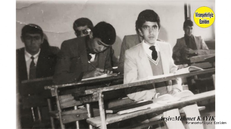 1984 Yılı Viranşehir Lisesi Eski Öğrencilerinden, Ahmet Çağrı, Metin Uzun, Mustafa Şehmusoğlu(Top), Hasan Gezgör, Eyyüp Ökten ve Arkadaşları