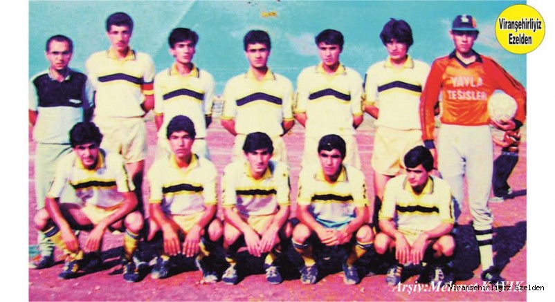 1986 Yılı Viranşehir 11 Nisan Futbol Takımı Yönetici Nihat Vurgun Futbolcularından Metin Akmeşe, İbrahim Gelin(Kaleci), İbrahim Akmeşe, Mustafa Şekeroğlu,  Mustafa Vurgun