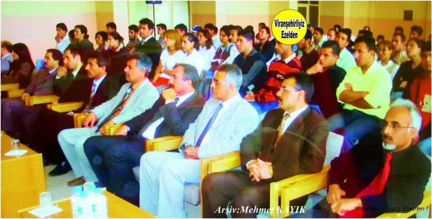 2004 Yılında Yapılan Programda Viranşehir Kaymakamı Dr. Yalçın Yılmaz, İlçe Milli Eğitim Müdürü Ömer Sağır, İlçe Milli Eğitim Şube Müdürü Naif Ekinci