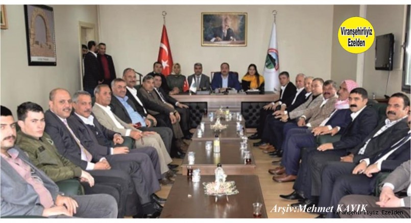 Ak Partiden Viranşehir Belediye Başkanı olarak Genç Yaşta Seçilen Salih Ekinci Yoğun İlgi ile Ziyaretçileri Makamında Kabul Ediyor.