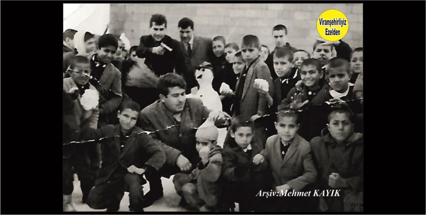 Atilla Oral, Sağındaki Celal Özilice ve arkadaşları