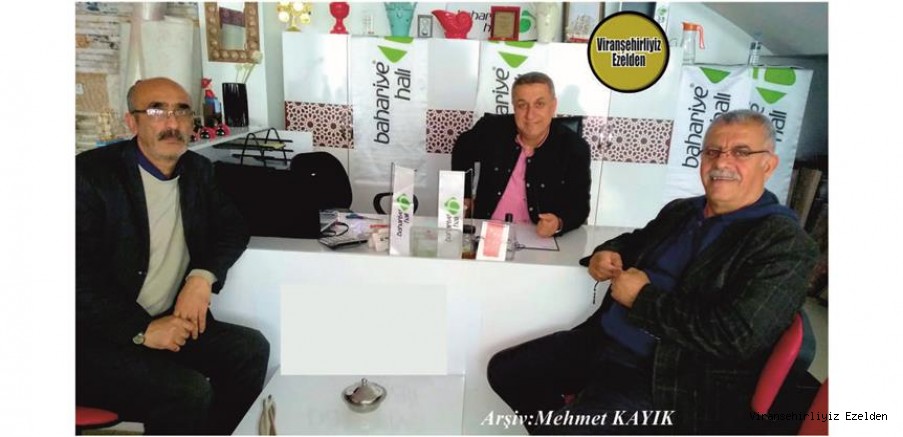 Geçmiş Günlerde Viranşehir’de Biraraya gelmiş, Mehmet Adnan Ayaz, Kuzeni Durgam Özer(Kaptan Doğan) ve Abdulmelik Alkan(Saatçı Melik)