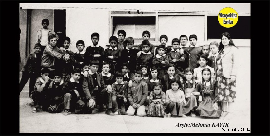 Hemşehrimiz 1980 li Yılların Viranşehir Atatürk İlkokulu Öğretmen Gülcihan Sert ve Öğrencileri