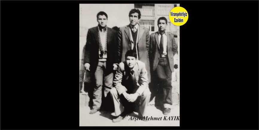 Hemşehrimiz 1982 – 1983 Yılı Viranşehir Lisesi Öğrencilerinden Arslan Çiftçi, Hüseyin Kıvrak, Mehmet Yıldız ve Öğretmen Hasan Işık