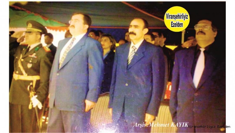 Hemşehrimiz 23 Nisan Bayram Töreni Protokolünde, Viranşehir İlçe Milli Eğitim Eski Müdürü Hüseyin Parlak, Viranşehir Belediyesi Eski Başkanı Emrullah Cin