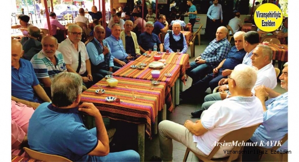 Hemşehrimiz İstanbul’da Bir Taziye Nedeni ile bir araya gelmiş, Ali Yüksel, Remzi Taylan, Ali Bahçeli, Nureddin Bahçeli, Eyyüp Önen, Halil Özkılavuz, Rehan Kaya, Orhan Günhan