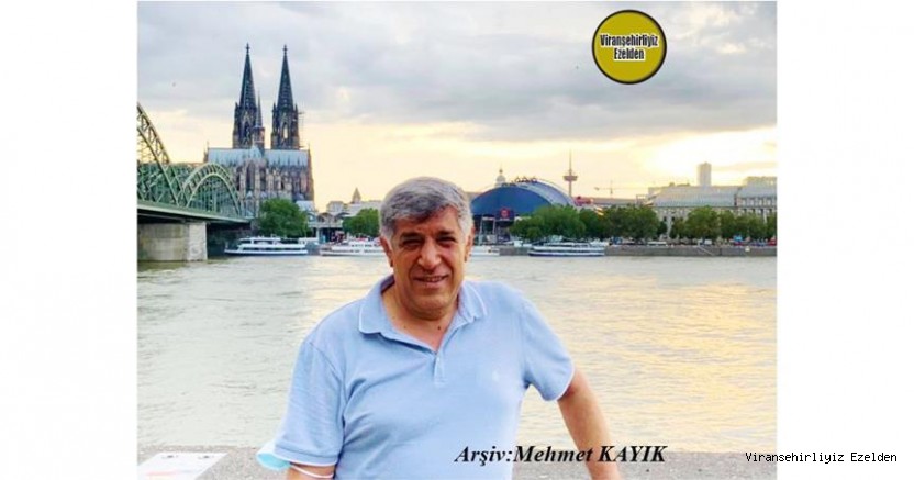 Hemşehrimiz Sevilen Öğretmenlerimizden olan, Mehmet Berzani Kumaraslan(Berzan Hoca)’a Ait Avrupa Gezisinde çekilmiş Bir Fotoğrafı
