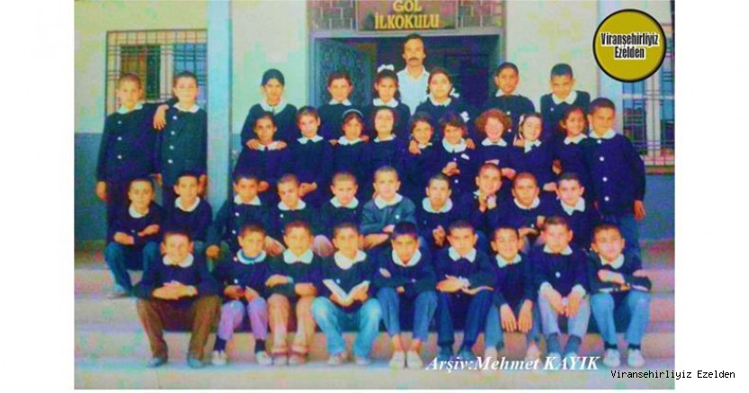 Hemşehrimiz Viranşehir Göl İlkokulu Eski Öğrencilerinden Hasan Çıdacı, Sınıf Öğretmeni ve Arkadaşları
