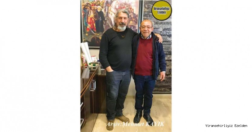 İstanbul Beyoğlu Yeşilçam’da Film Yönetmeni olarak çalışan Film Yönetmeni Esat Şekeroğlu ve Lisede Öğrencisi iken onu Eğiten Öğretmeni Mehmet Ulutaş