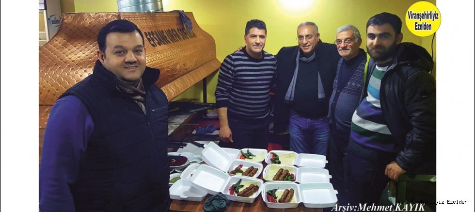İstanbul Esenler Otogarında Efsane Urfa Sofrası Kebap Salonu İşletmecisi Mustafa Bahçeci, Rehan Kaya, Halil Çakın(Hallo Dayı), Serdar Öztürk ve Ahmet Kartal(İtmiş)