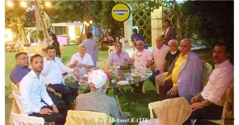  İzmir’de Biraraya Gelmiş, Abdurrahman Seyrek, Tahsin Nergiz, Aladdin Gözen, Abdulkadir Kaydı, Halil Milkar, Eyyüp Kuranlıoğlu ve Arkadaşları