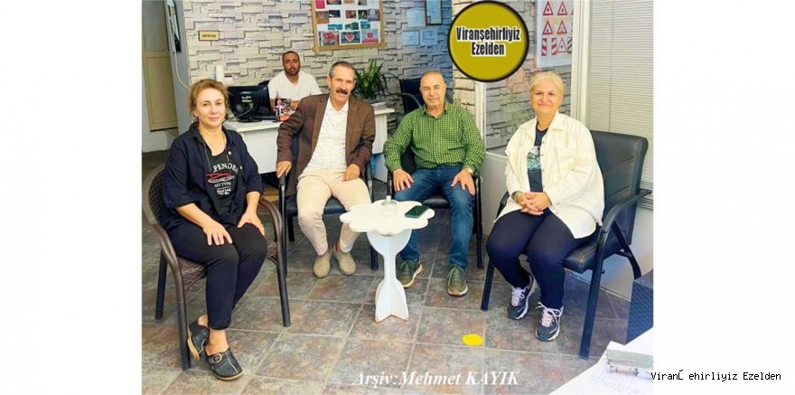 İzmir Narlıdere’de Narlıbahçe Sürücü Kursu İşletmciliği Yapan, Okul Sahibi Emekli Öğretmen Mustafa Gezgin, İzmir Siverekliler Derneği Başkanı Mahmut Kemal Genç