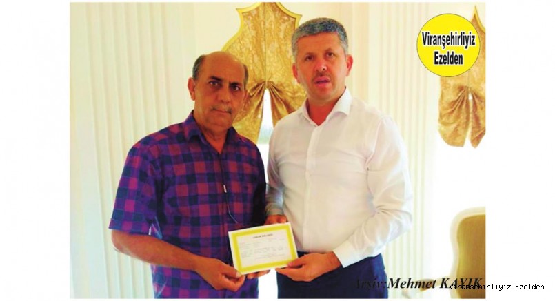 Mersin’de Görev yaptığı Okulda Başarılı Hizmetlerde bulunmuş, Hüseyin Yaver, Okul Müdürü Fatin Rüştü Tuncer tarafından  Onur Belgesiye Ödülendirildi