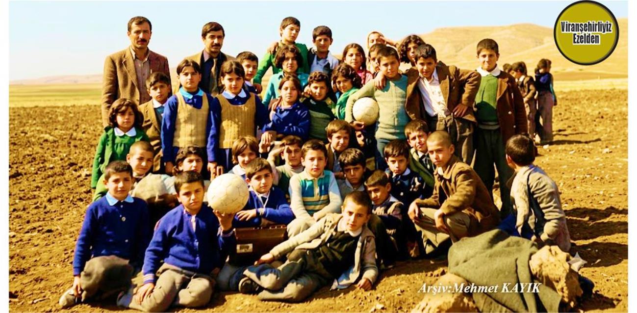 Viranşehir Sakarya İlkokulu Eski Öğrencilerinden Nilgün Kayık, Eski Sınıf Arkadaşları ve Öğretmen Ekrem Çuvanlıoğlu