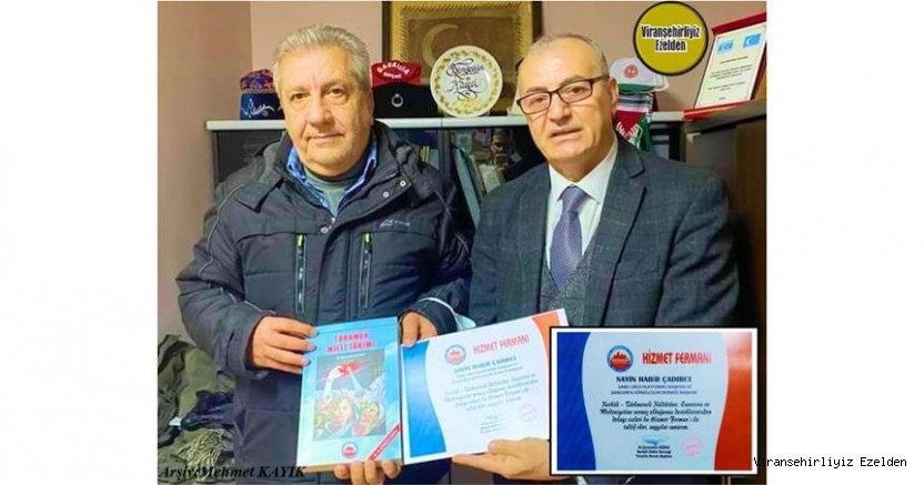 ÖDÜL VEREN BAŞKAN HABİB ÇADIRCI, BAŞKAN DR. ŞEMSETTİN KÜZECİ ELİNDEN ÖDÜL ALDI