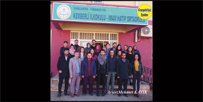 Öğretmen Nurettin Çardak ve Diğer Öğretmen Arkadaşları ile Birlikte Viranşehir Kemberli Köyü İlkokulu