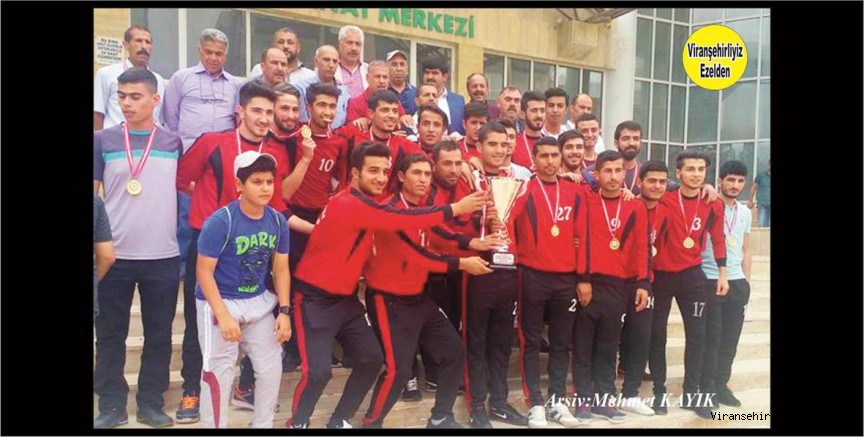 Şampiyon Viranşehir Belediyesporlu Futbolculardan Fuat Can Nilufer