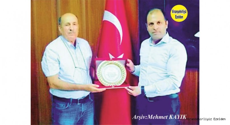  Sevilen, Sayılan Değerli Güzel İnsan Nihat Gözen Emekliye Ayrıldı. Plaketini İlçe Milli Eğitim Müdürünün Elinden aldı 