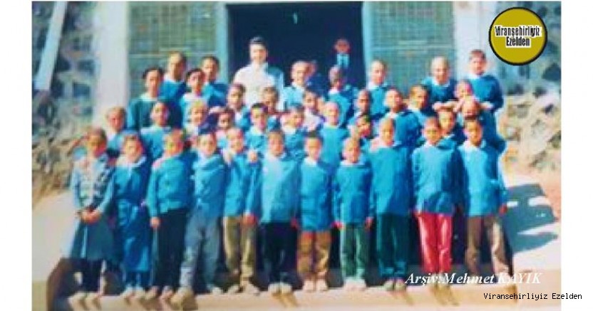 Uluğbey İlköğretim Okulu 1996 Yılında 4. Sınıf olarak Eski Öğrencileri, Öğretmenleri Menekşe Uzun ve Öğretmen Kamil Uzun