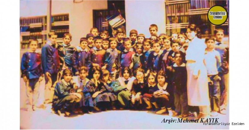 Viranşehir Atatürk İlkokulu Eski Öğretmenlerinden olan, Öğretmen Gülcihan Sert, Öğrencileri Pervin Yüksel, Mehmet Üçyıldız ve Arkadaşları