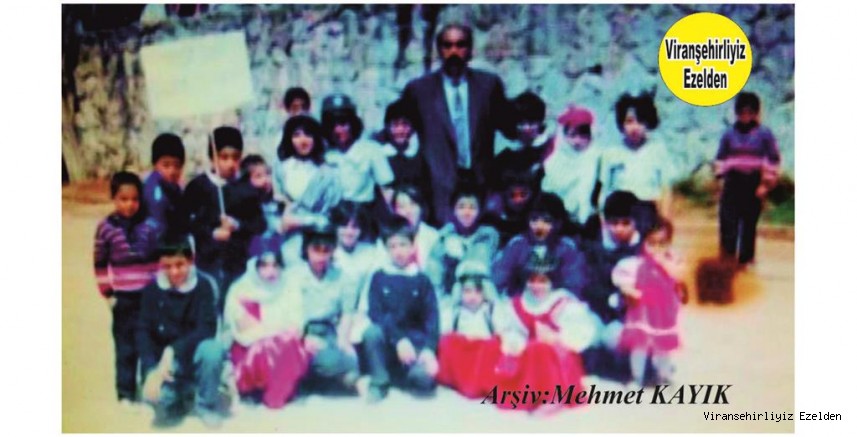 Viranşehir Atatürk İlkokulu Öğretmenlerimizden olan Ahmet Sert ve Öğrencileri