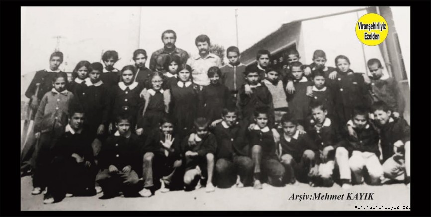  Viranşehir Atatürk İlkokulu Yıl 1980 Öğretmen Mustafa Tektaş(Veysan) ve Öğrencileri