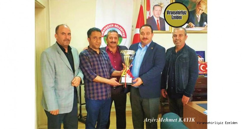 Viranşehir Belediyespor Yöneticisi İbrahim Kahraman, İbrahim Erol, Garip Bahçeci, Mahmut Ekinci ve Belediye Başkanı Salih Ekinci