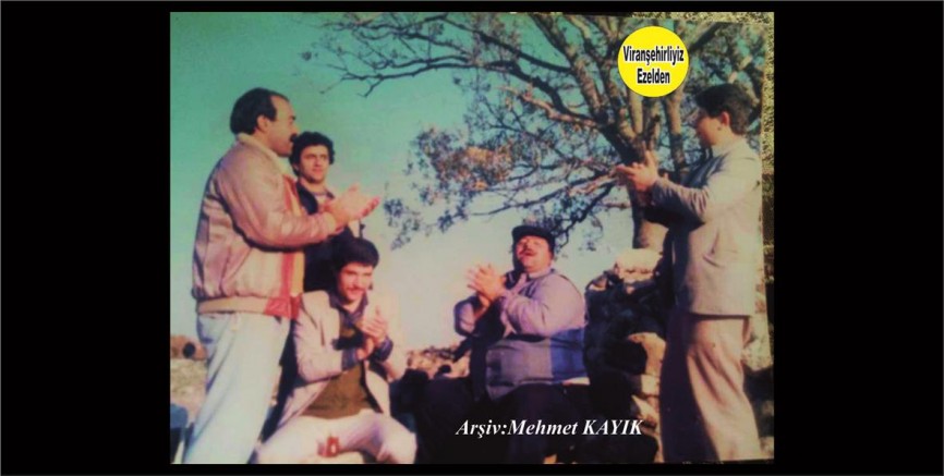 Viranşehir’de Baba Recco olarak Tanınan On parmağında On Marifeti olan Merhum Recep Açık, Merhum Cano Giley(Taksici)