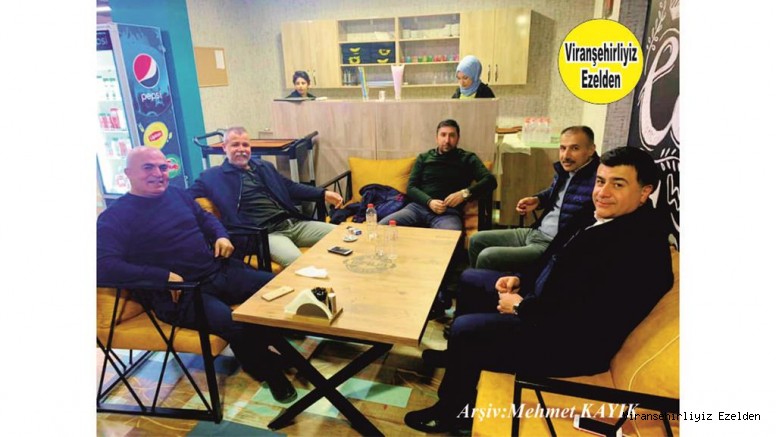 Viranşehir’de Bir Cafede Bir araya gelen, Aslan Kuranlıoğlu, Mehmet Şerif Kuran, Faysal Milli İsmail Şavlı ve İdris Aslan Şıhanlıoğlu
