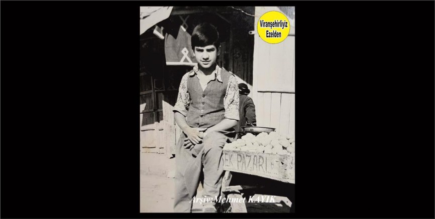 Viranşehir’de Cumhuriyet Meydanına Yakın Ceylan Garajı Bitişiğinde Yıllarca Esnaflık Yapmış, İhsan Özbilen’e Ait 1970 li Yıllarda Çekilmiş Bir Fotoğraf