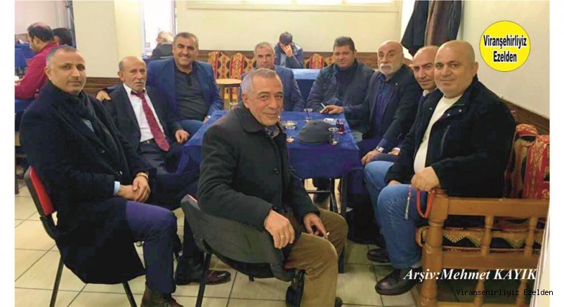 Viranşehir’de Esnaf Odaları Başkanlarından, Şoförler Odası Başkanı Mehmet Şah Tamer, Bakkalar Odası Başkanı Eyyüp Kuranlıoğlu, Terziler Odası Mahmut Yılmaz