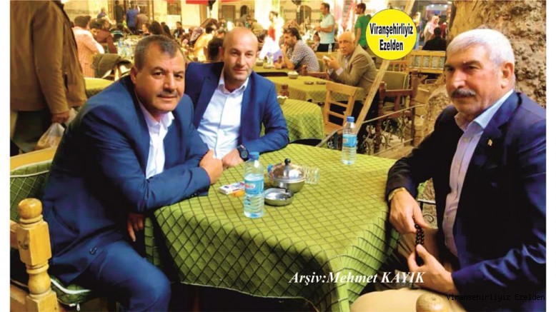 Viranşehir’de Hayatının Büyük bir Bölümü sürekli olarak Siyasetle geçen ender insanlarımızdan biri olan Başkan Mehmet Ekinci, Hamza Bayar ve Ahmet Göçmen