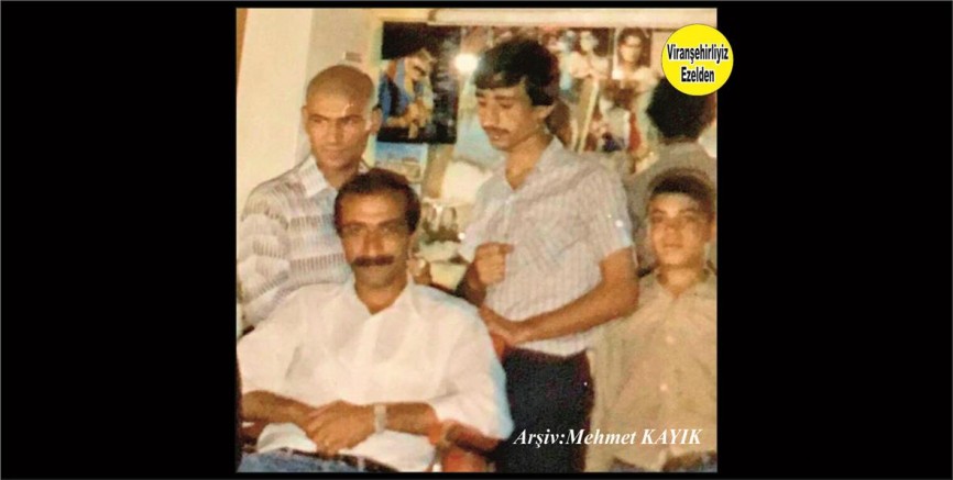 Viranşehir’de Ünlü Ege Berber Salonu Çalışanları Eyyüp Ege, Merhum Menduh Ege ve İbrahim Halil Tepedelen