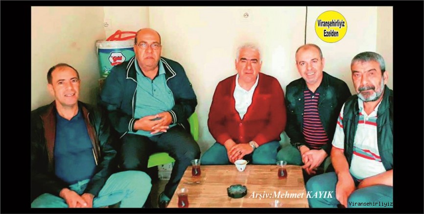 Viranşehir’de Ünlü Karo Çay Ocağında, Lokantacı Mehmet Mutlu, Berber Mahmut Yaşar, Cuma Çelikten, İbrahim Erol veİbrahim Kırmızı(Karo)