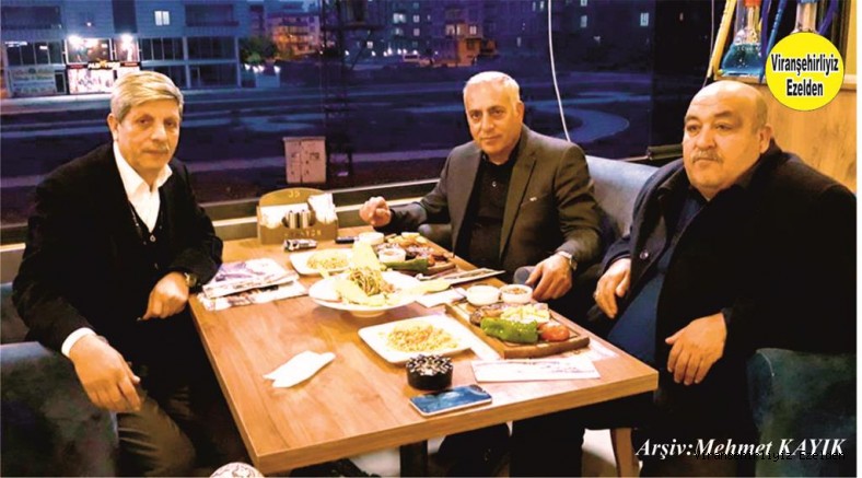 Viranşehir’de Yeni açılan İstasyon Cafede bir araya gelen Rehan Kaya, Aziz Kaplan ve Mehmet Ali Kodan