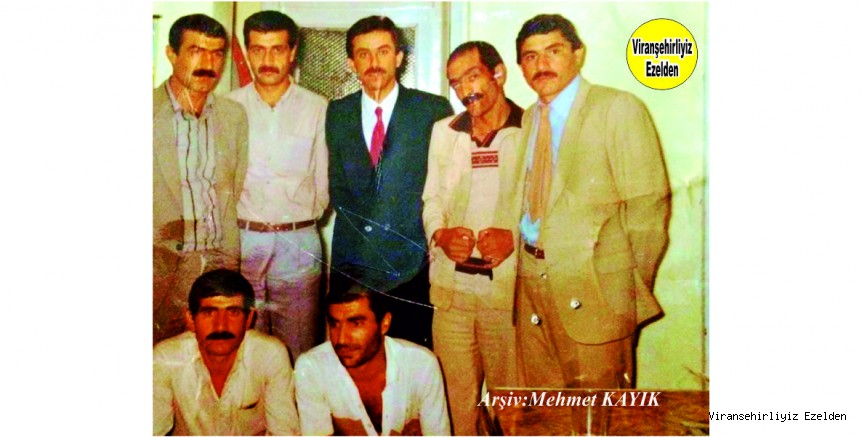 Viranşehir’de Yıllar Önce Bir araya gelmiş, Ahmet Yıldırım, Şihan Sar, Merhum Turan Seyfioğlu, Merhum Süleyman Yıldırım, Diş Dr. Nedim Hatioğlu,  Dr. Ahmet Hatioğlu ve Hüseyin Almaz