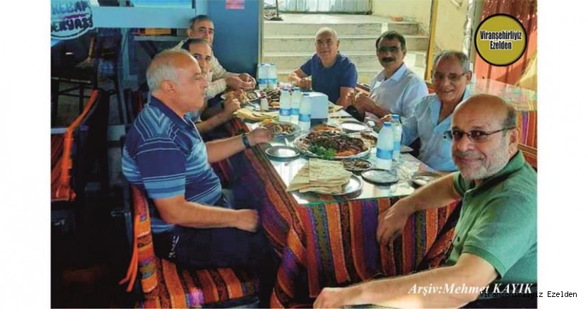 Viranşehir’de Yıllarca Değişik Sektörlerde Esnaflık yapmış, Sevilen Güzel Esnaflarımızdan İzmir’de Biraraya gelmiş, Aslan Sever, Necat Ölçer, Ferhan Sancar, Mahmut Bilen, Remzi Bahçeli ve Halef Gün