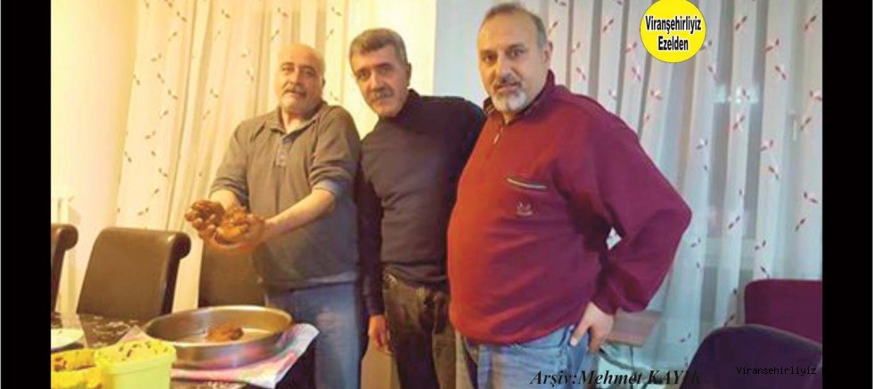 Viranşehir’de Yıllarca İlçe Nüfus Müdürlüğünde Görev yapmış, Emekli Nüfus Müdürü Mahmut Nedim Can, Ahmet Çağrı ve Ali Özdemir(Ali Boze)