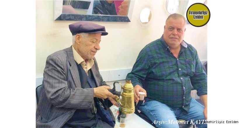 Viranşehir’de Yıllarca Mırra Kahvesinin(Acı Kahve) Esnaflığını yapmış, Sevilen İnsan Ahmet Barik(Namı Diğer Karadayı) ve Müşterisi Yusuf Senci