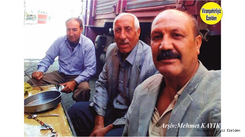 Viranşehir’de Yusuf Yarbay olarak tanınan Usta Şoför Yusuf Caymak, Nuri  Çetiner(Teyzeoğlu) ve Ali Çiçek