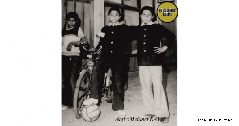 Viranşehir Dumlupınar İlkokulu 1981 Yılı Eski Öğrencilerinden olan, Eyyüp Akdoğan, Arkadaşları Mehmet Tahir Denktaş ve Nuri Duygu